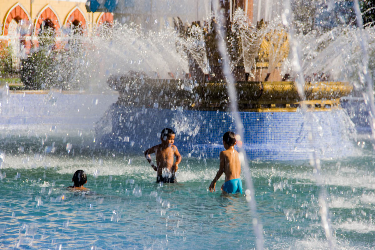 Fountains to play at -> yes!